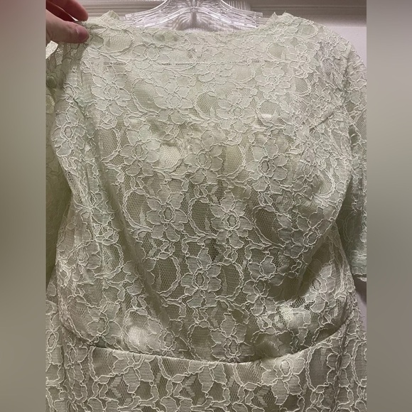 IZIDRESS Light Green Lace Gown NWT SEE DIMENTIONS - Picture 2 of 7